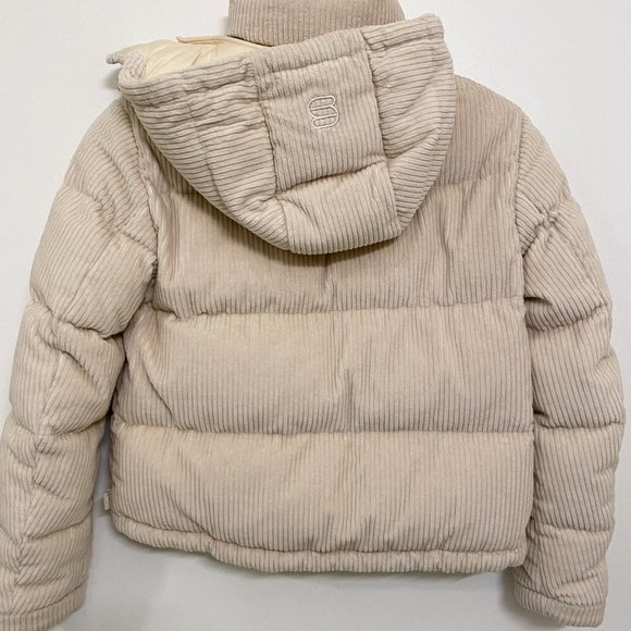 Aritzia Super Puff Shorty - Picture 3 of 4